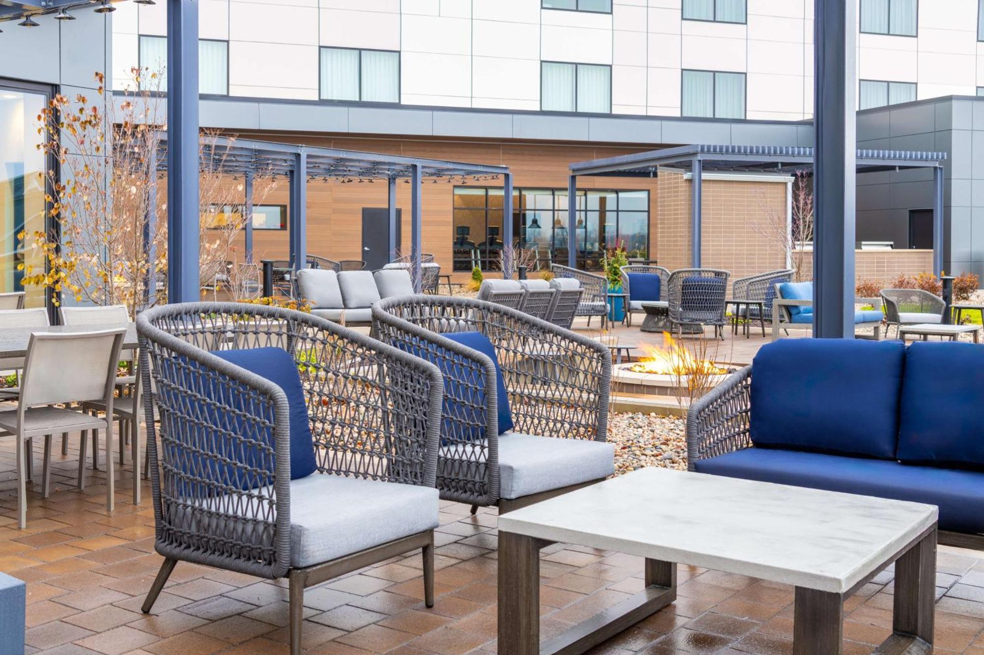 Homewood Suites By Hilton Holland Esterno foto