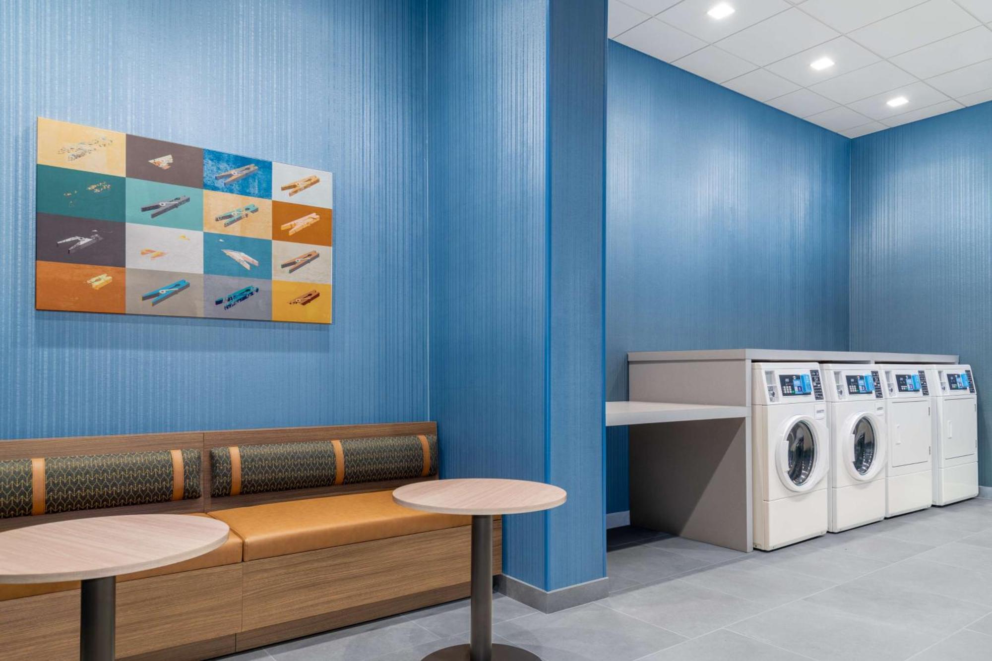 Homewood Suites By Hilton Holland Esterno foto